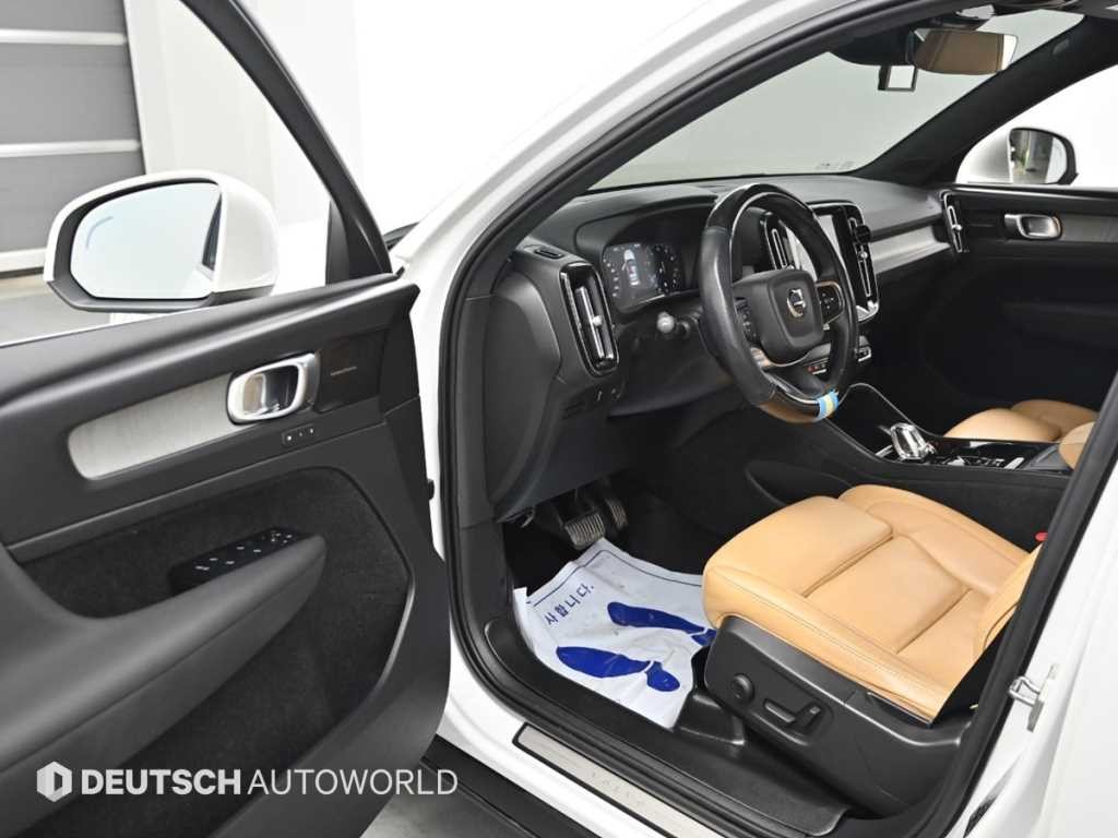 볼보 XC40 B4 AWD 인스크립션 이미지 11
