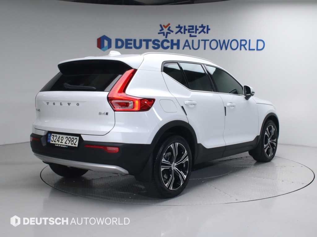 볼보 XC40 B4 AWD 인스크립션 이미지 2