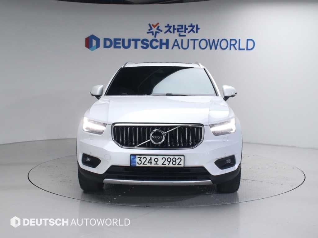 볼보 XC40 B4 AWD 인스크립션 이미지 3