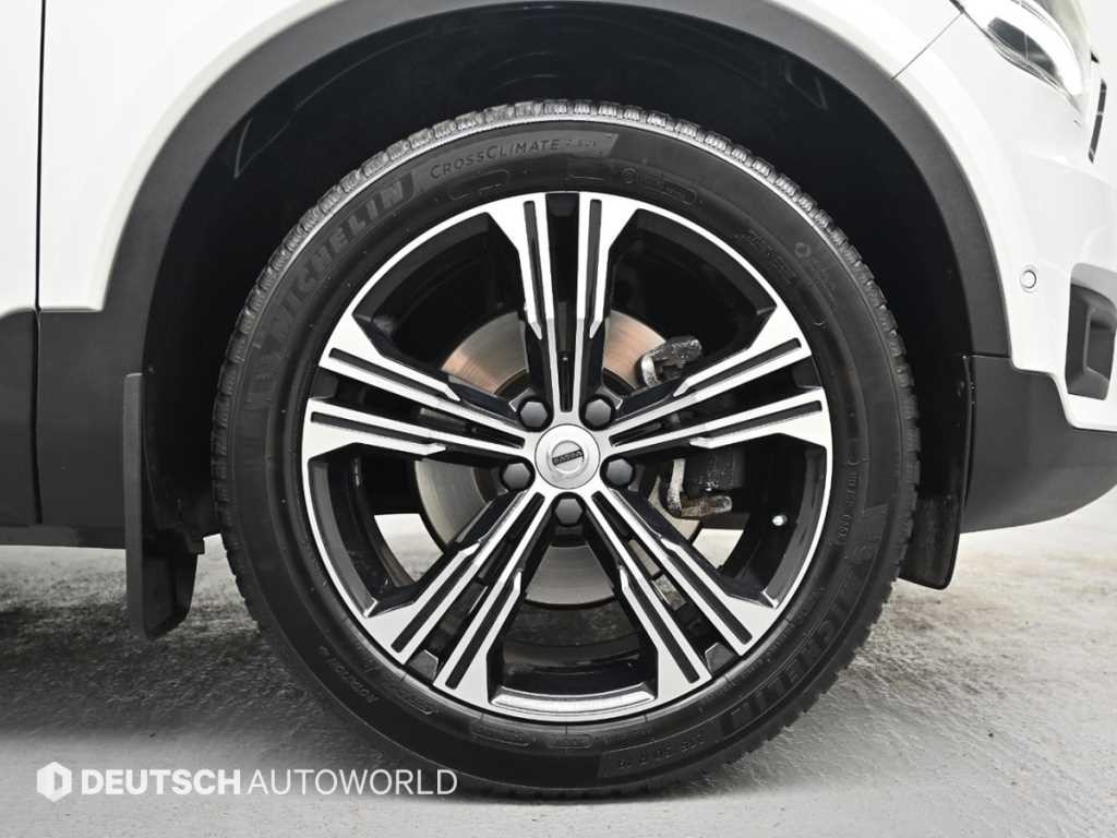 볼보 XC40 B4 AWD 인스크립션 이미지 5