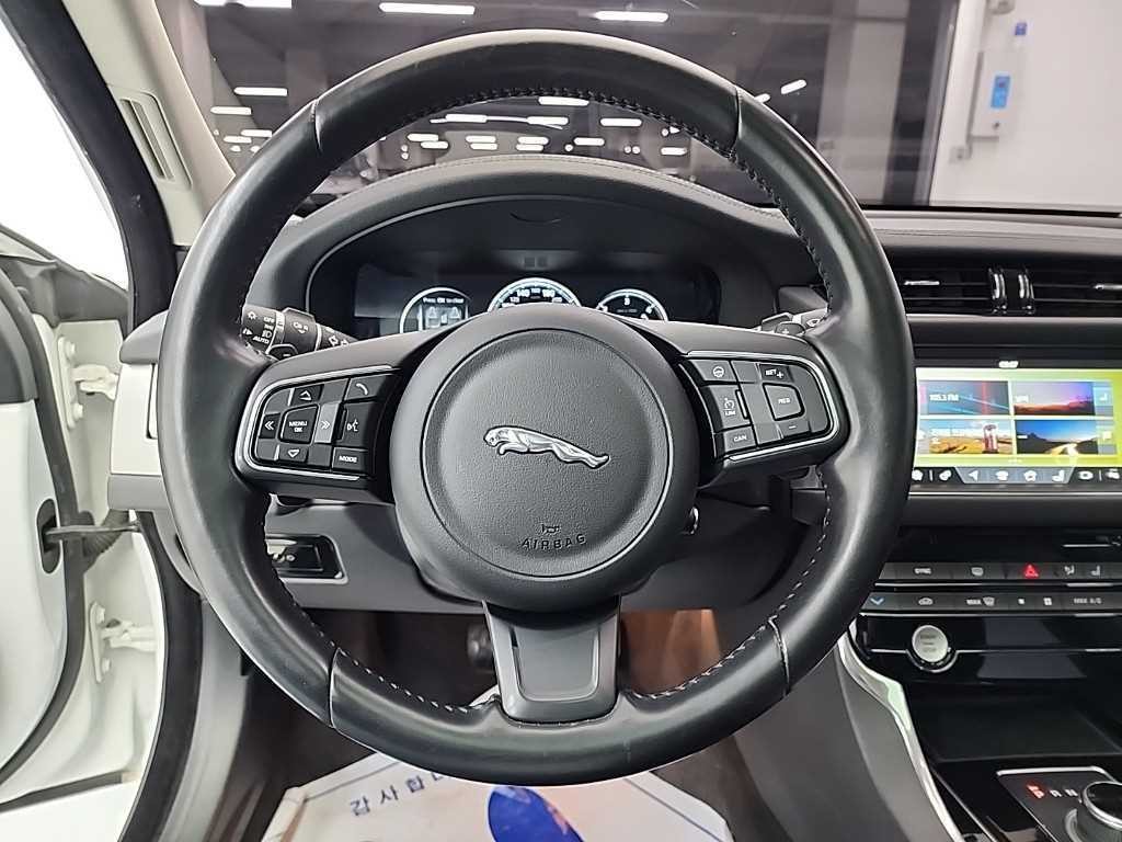 재규어 XF XF(X260) 2.0D 프레스티지 이미지 9