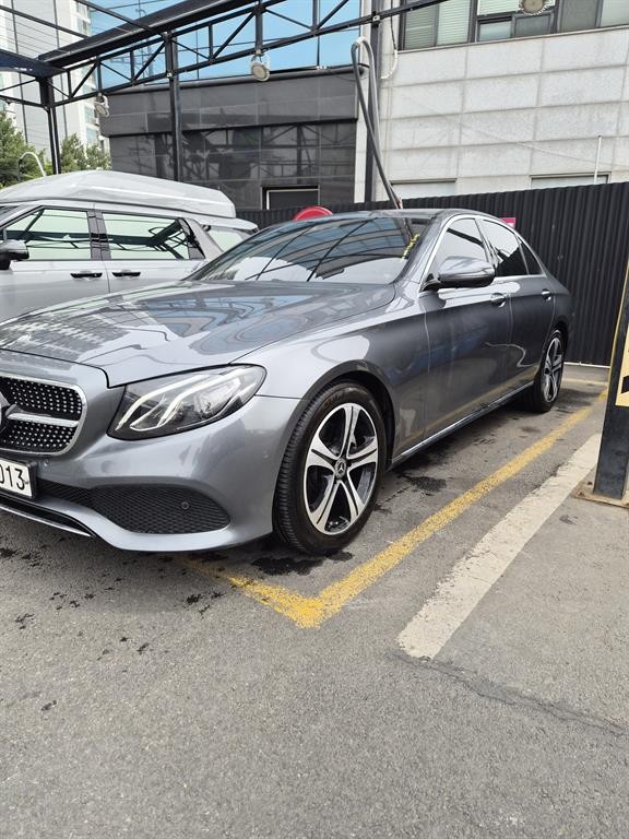 벤츠 E 클래스 E-클래스 W213 E200 아방가르드 이미지 2