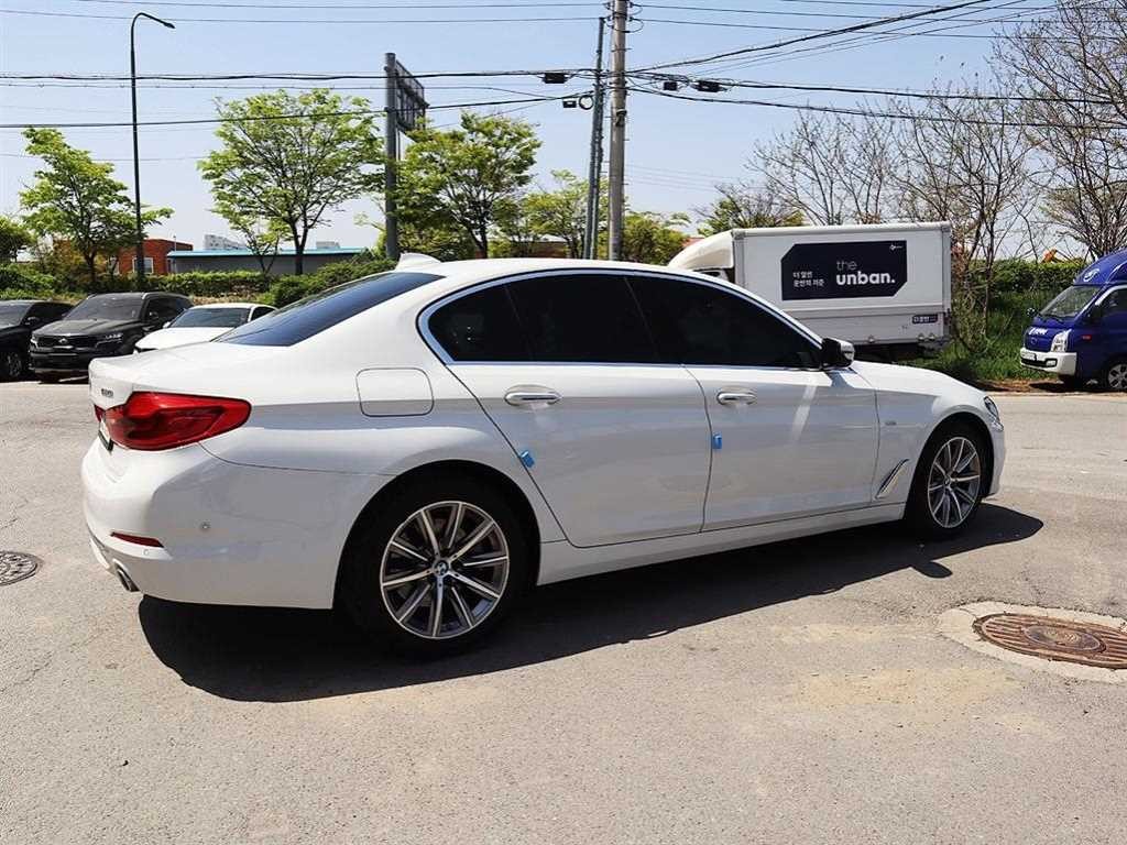 BMW 5시리즈 5시리즈 (G30) 520i 럭셔리 이미지 3