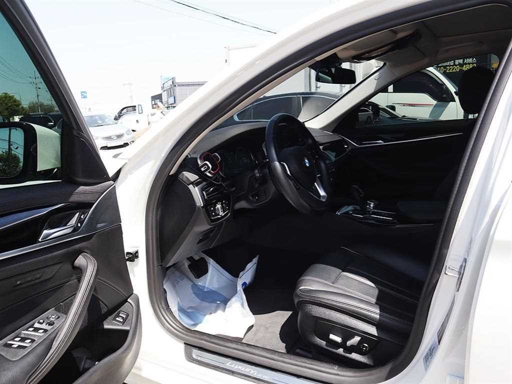BMW 5시리즈 5시리즈 (G30) 520i 럭셔리 이미지 6