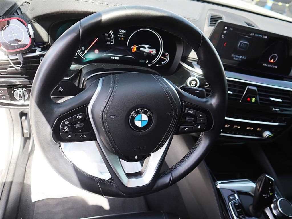 BMW 5시리즈 5시리즈 (G30) 520i 럭셔리 이미지 8