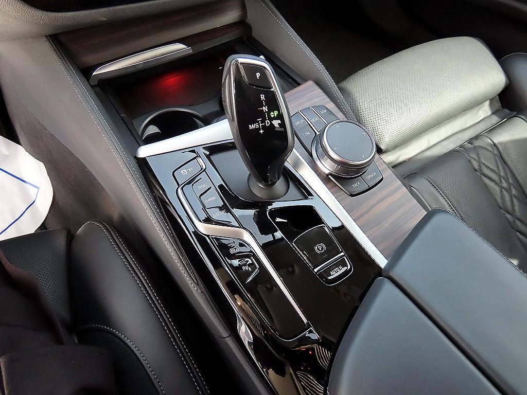 BMW 5시리즈 5시리즈 (G30) 530e M 스포츠 이미지 11