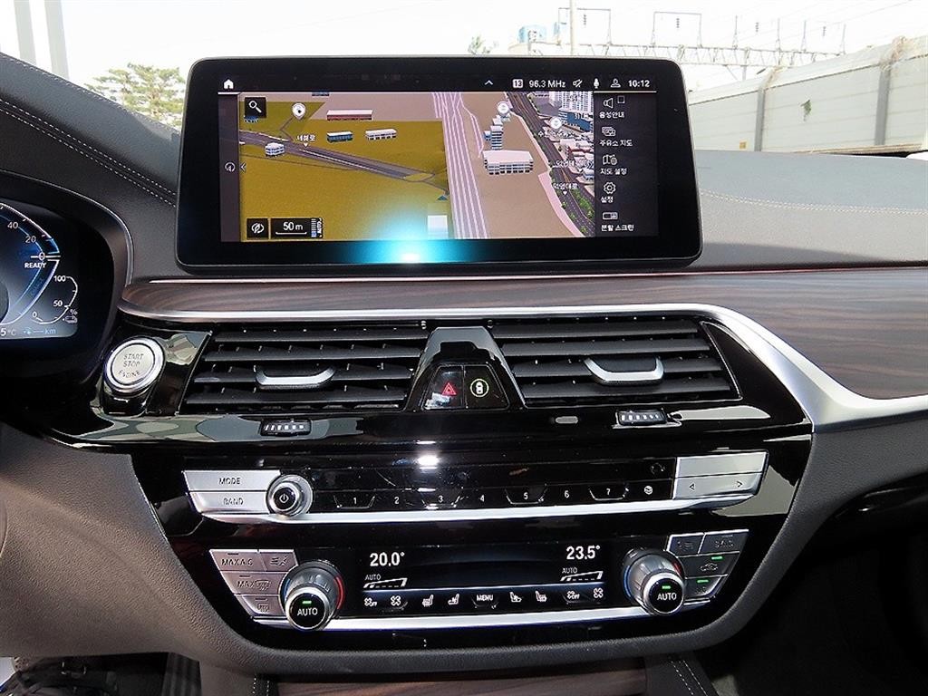 BMW 5시리즈 5시리즈 (G30) 530e M 스포츠 이미지 13