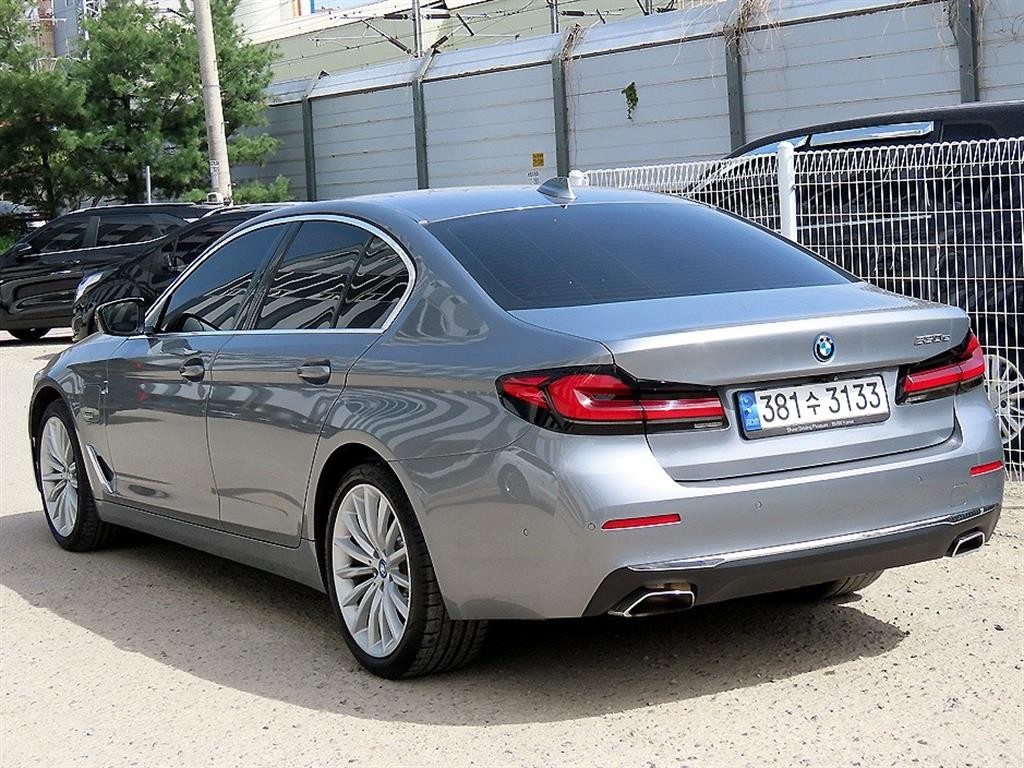 BMW 5시리즈 5시리즈 (G30) 530e M 스포츠 이미지 3
