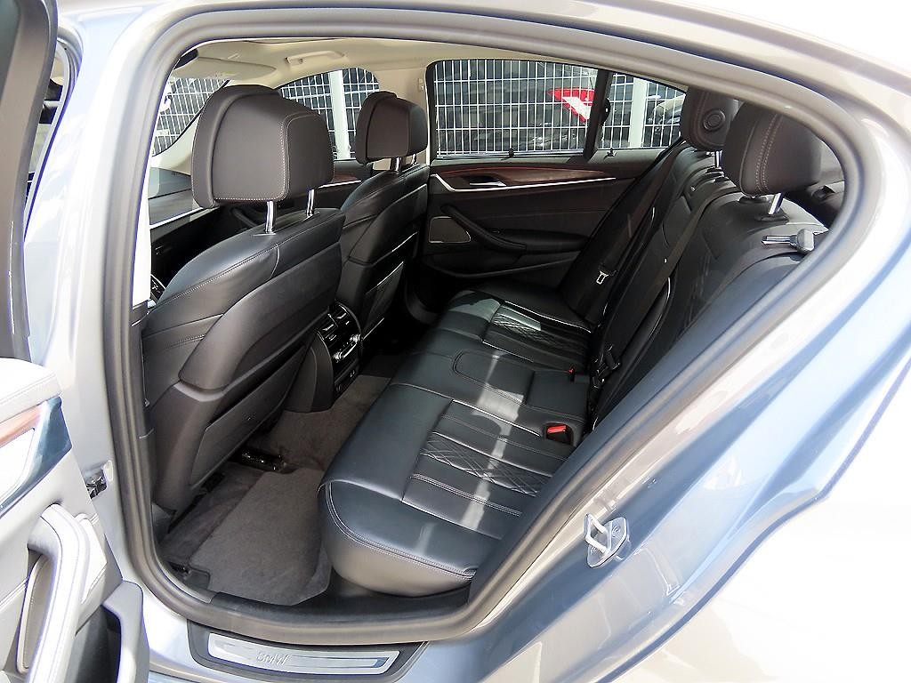 BMW 5시리즈 5시리즈 (G30) 530e M 스포츠 이미지 6