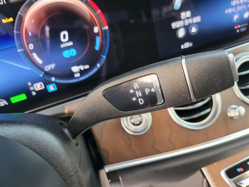 벤츠 E 클래스 E-클래스 W213 E300e 4MATIC 익스클루시브 이미지 11
