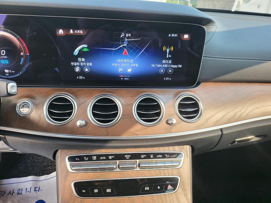 벤츠 E 클래스 E-클래스 W213 E300e 4MATIC 익스클루시브 이미지 14