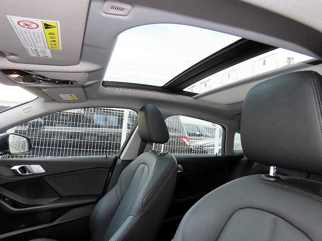 BMW 2시리즈 2시리즈 그란쿠페 (F44) 220d 럭셔리 이미지 17
