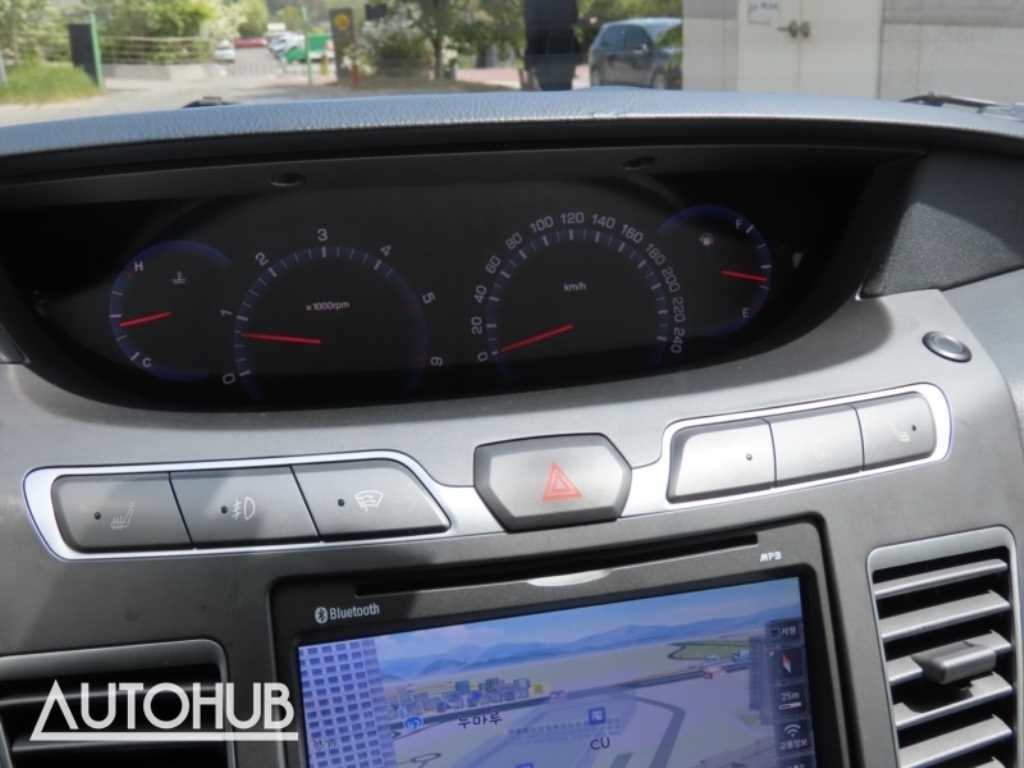 KG모빌리티(쌍용) 코란도 코란도투리스모 4WD 아웃도어 에디션 이미지 10