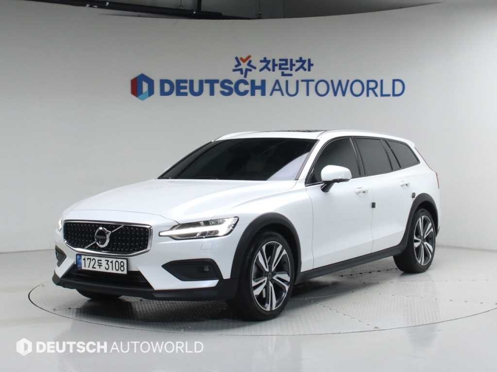 볼보 V60 V60 크로스 컨트리 2세대 2.0 B5 프로 AWD 이미지 1