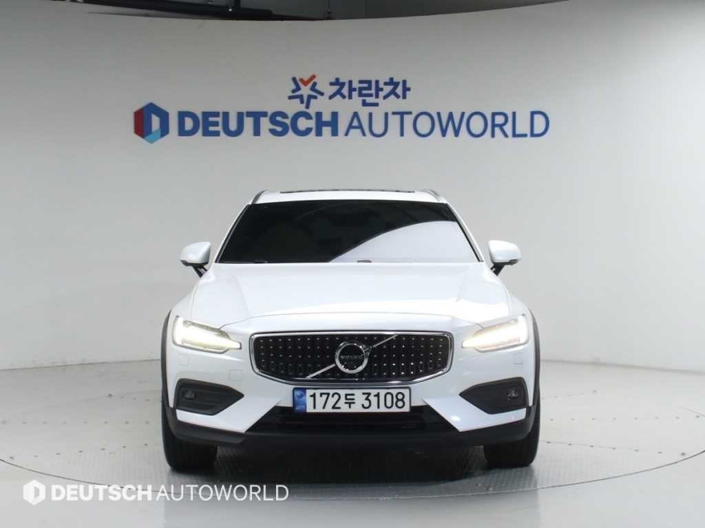 볼보 V60 V60 크로스 컨트리 2세대 2.0 B5 프로 AWD 이미지 3