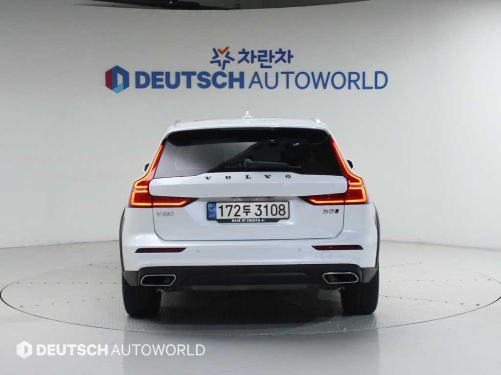 볼보 V60 V60 크로스 컨트리 2세대 2.0 B5 프로 AWD 이미지 4