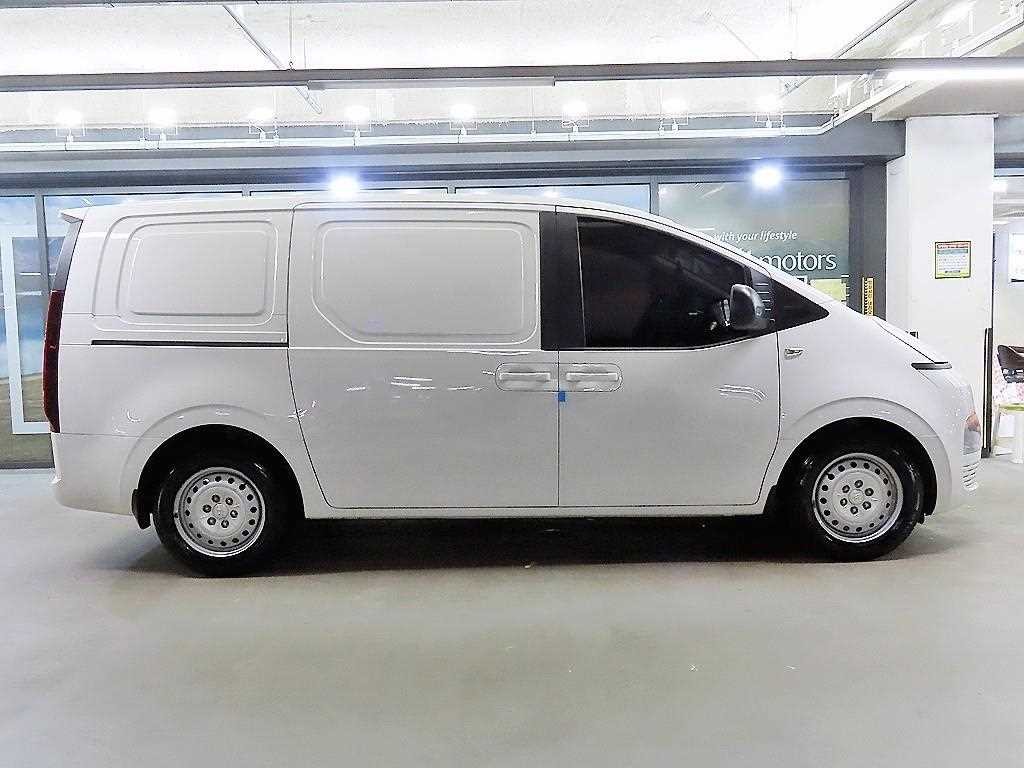 현대 스타리아 2WD 디젤 카고 스마트 3인승 이미지 3