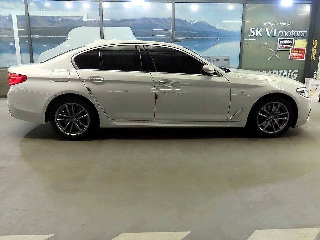 BMW 5시리즈 5시리즈 (G30) 530i M 스포츠 플러스 이미지 3