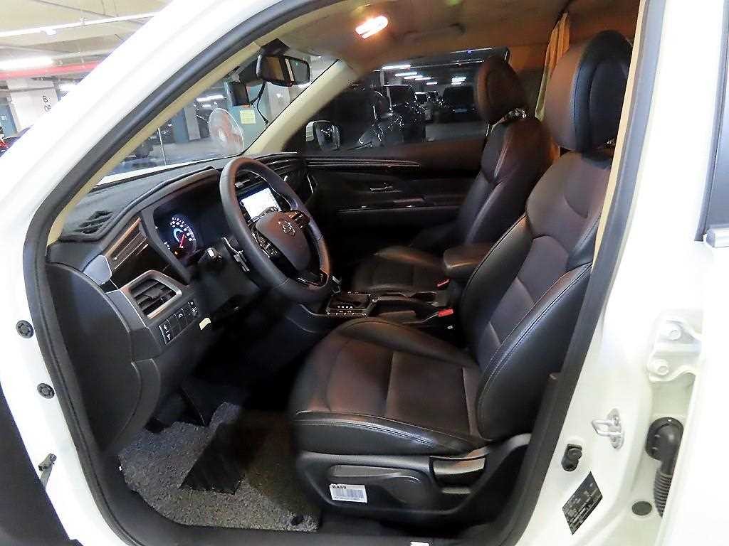 KG모빌리티(쌍용) 코란도 뷰티풀코란도 2WD 디젤 1.6 C5 이미지 6