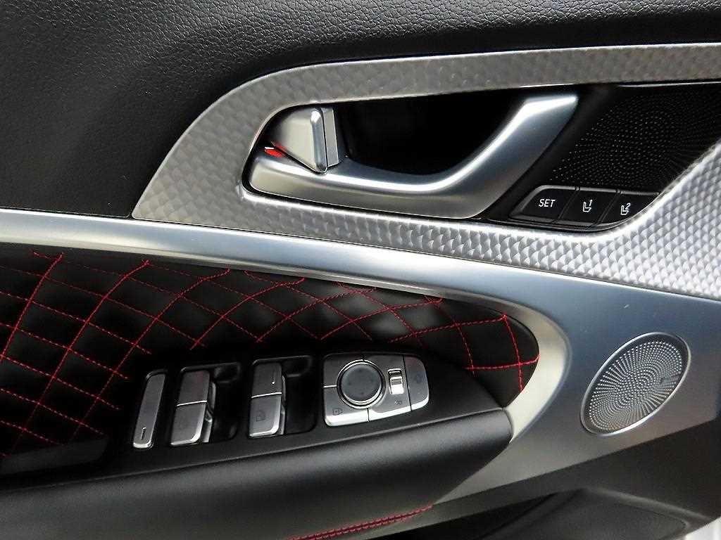 제네시스 G70 더 뉴 G70 가솔린 2.0T 2WD 이미지 11