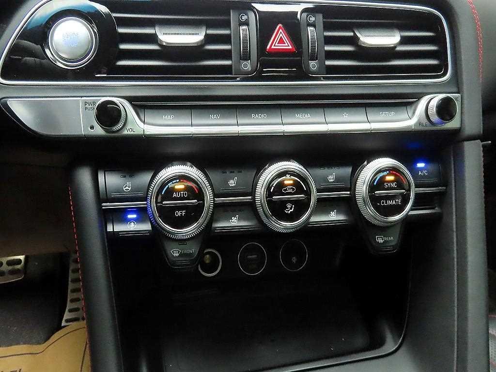 제네시스 G70 더 뉴 G70 가솔린 2.0T 2WD 이미지 16