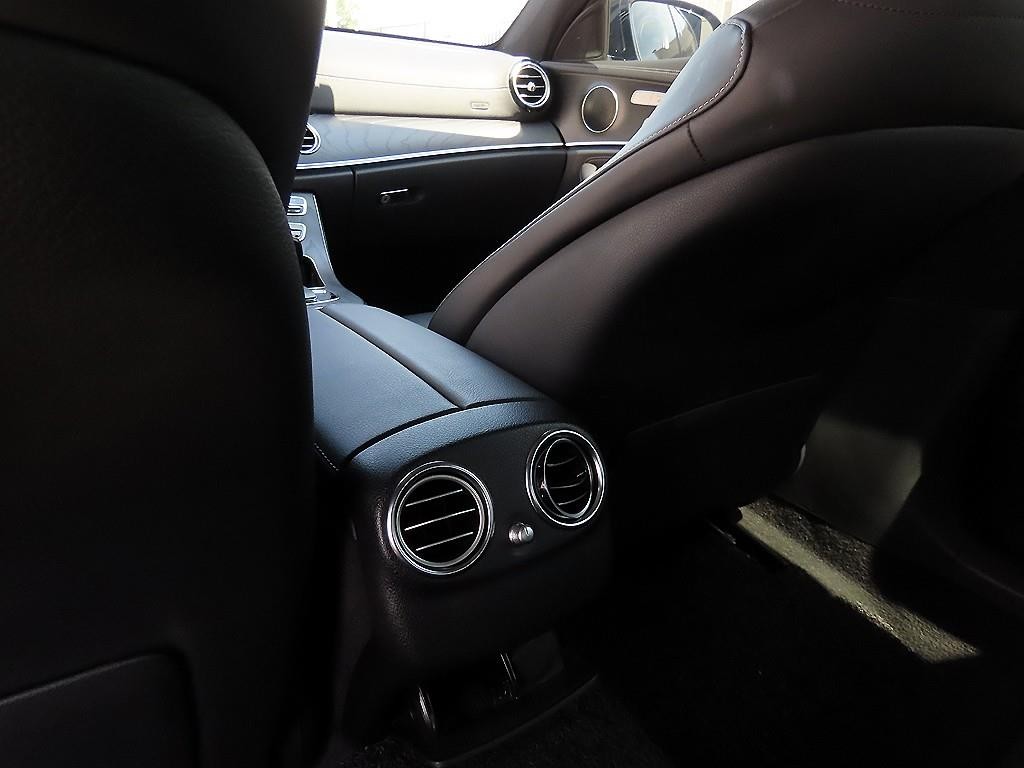 벤츠 E 클래스 E-클래스 W213 E220d 4MATIC AMG라인 이미지 14