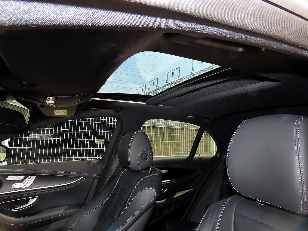 벤츠 E 클래스 E-클래스 W213 E220d 4MATIC AMG라인 이미지 15
