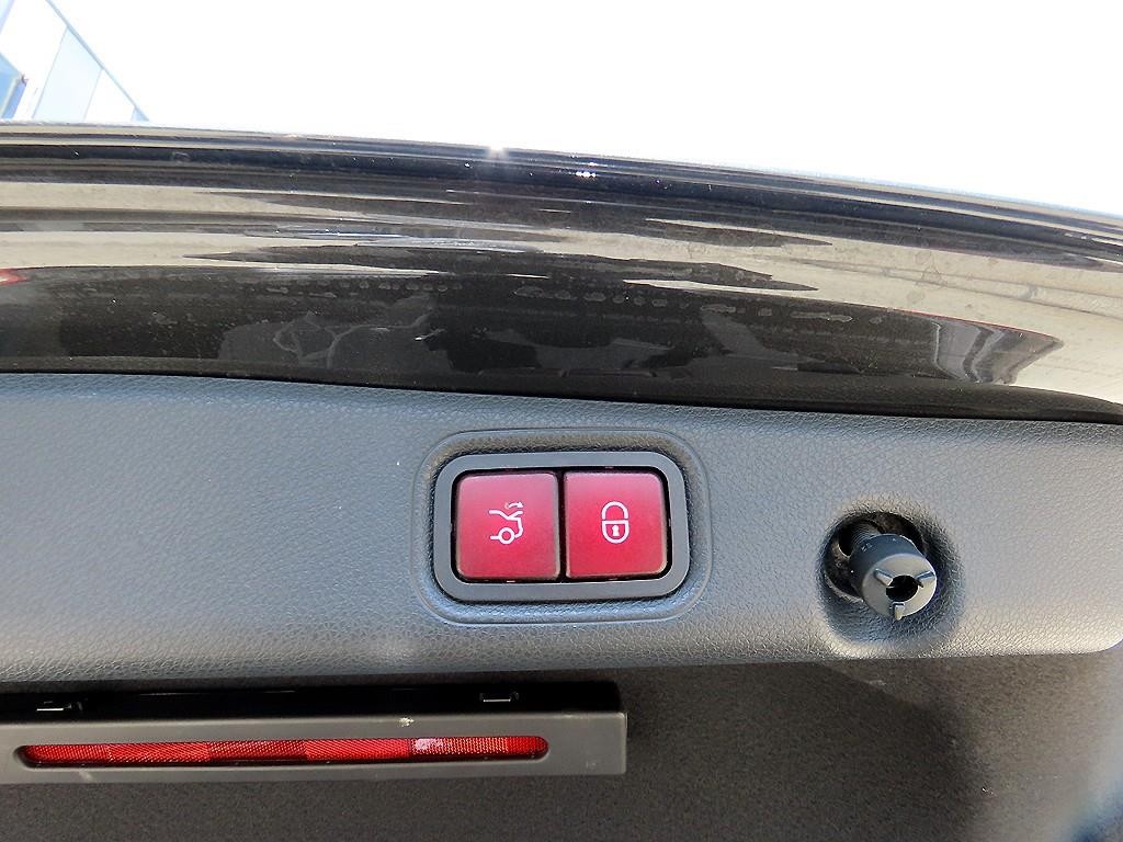 벤츠 E 클래스 E-클래스 W213 E220d 4MATIC AMG라인 이미지 16