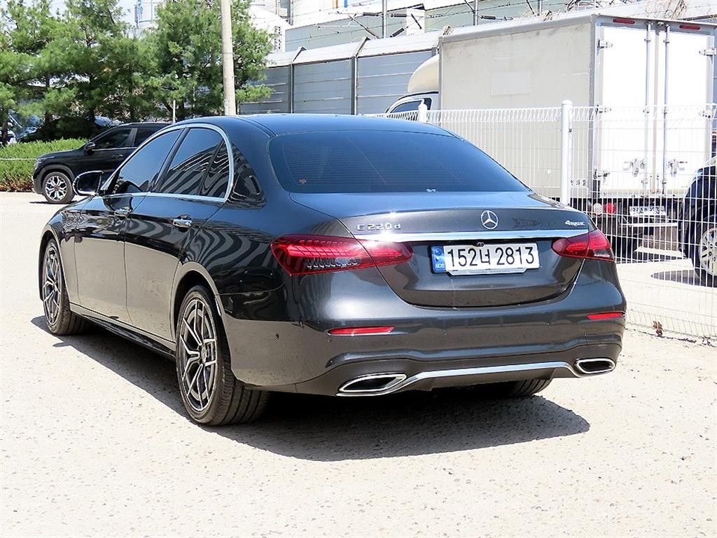 벤츠 E 클래스 E-클래스 W213 E220d 4MATIC AMG라인 이미지 3