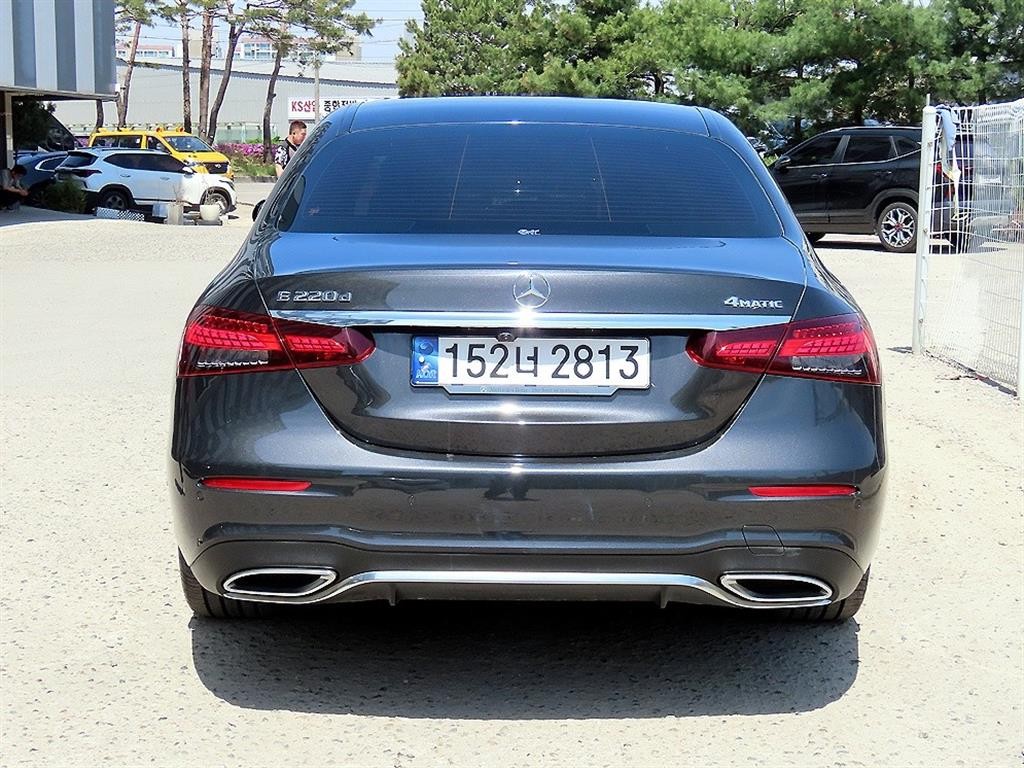 벤츠 E 클래스 E-클래스 W213 E220d 4MATIC AMG라인 이미지 4