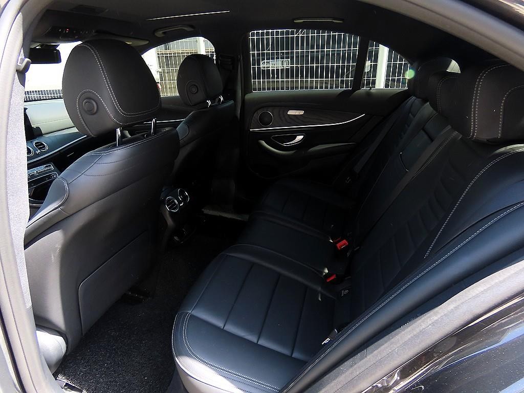 벤츠 E 클래스 E-클래스 W213 E220d 4MATIC AMG라인 이미지 6