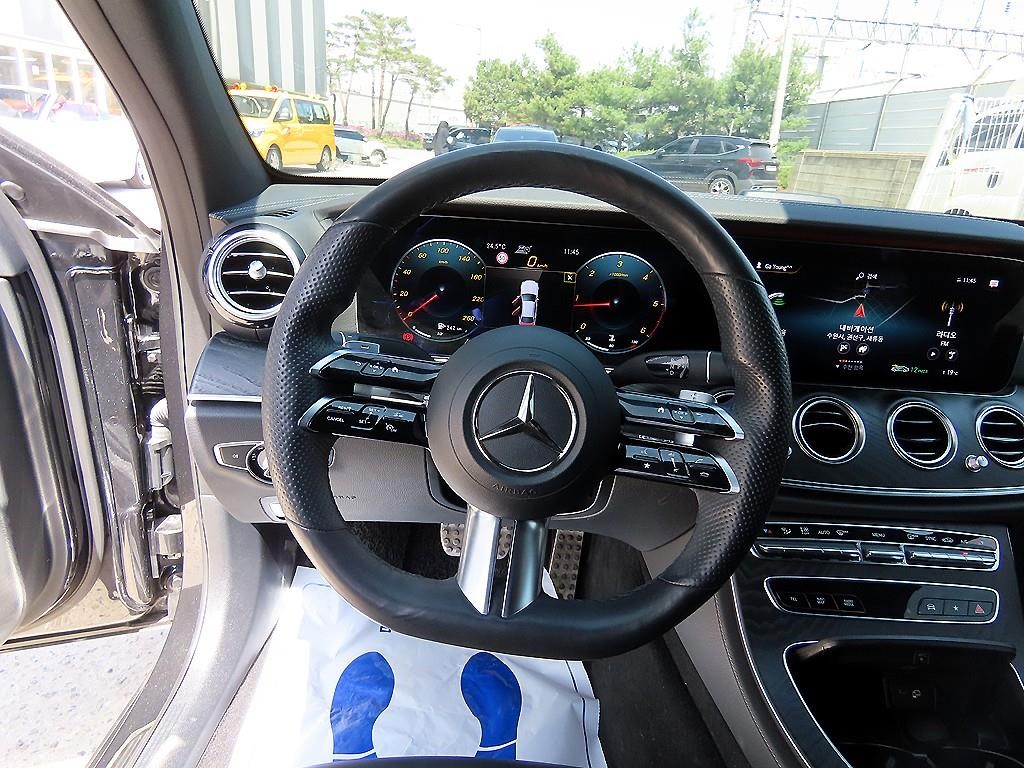 벤츠 E 클래스 E-클래스 W213 E220d 4MATIC AMG라인 이미지 8
