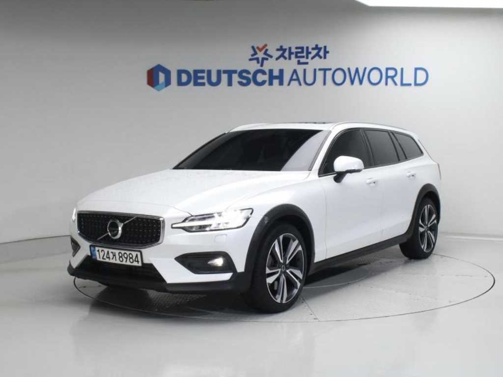 볼보 V60 V60 크로스 컨트리 2세대 2.0 T5 프로 AWD 이미지 1