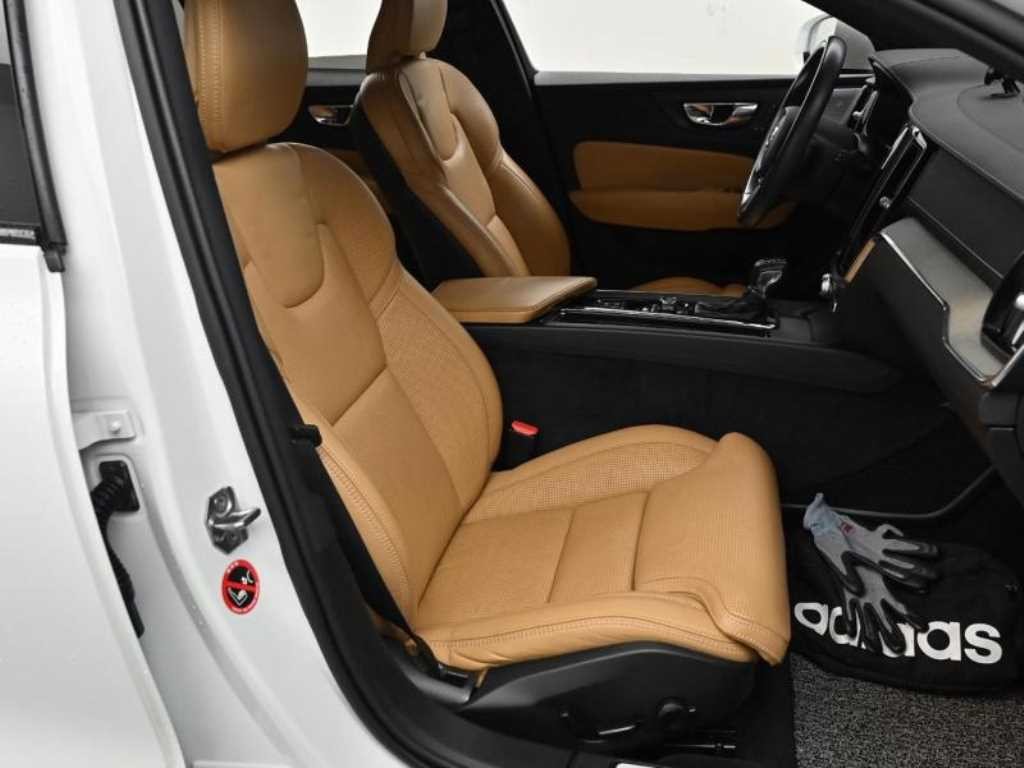 볼보 V60 V60 크로스 컨트리 2세대 2.0 T5 프로 AWD 이미지 10