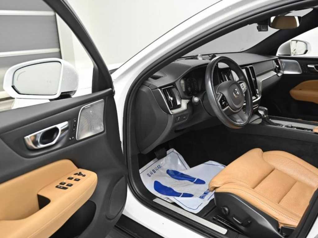 볼보 V60 V60 크로스 컨트리 2세대 2.0 T5 프로 AWD 이미지 11