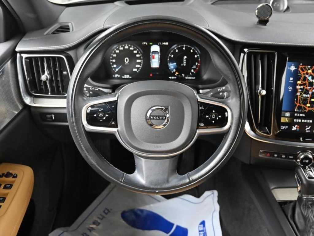 볼보 V60 V60 크로스 컨트리 2세대 2.0 T5 프로 AWD 이미지 13