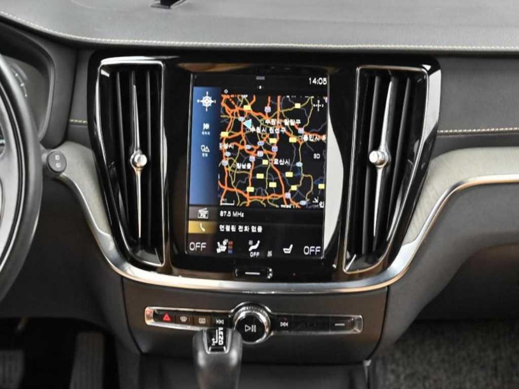 볼보 V60 V60 크로스 컨트리 2세대 2.0 T5 프로 AWD 이미지 14