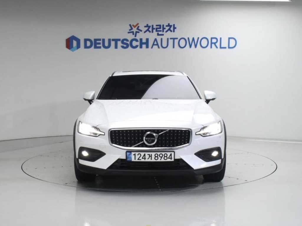 볼보 V60 V60 크로스 컨트리 2세대 2.0 T5 프로 AWD 이미지 3