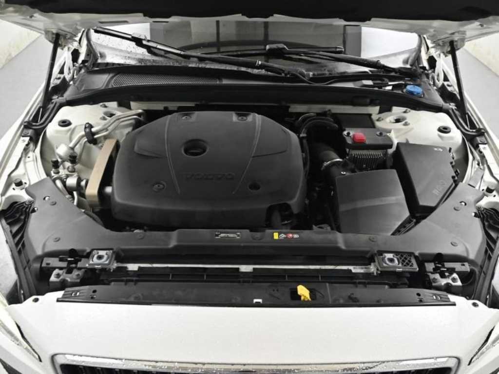 볼보 V60 V60 크로스 컨트리 2세대 2.0 T5 프로 AWD 이미지 6