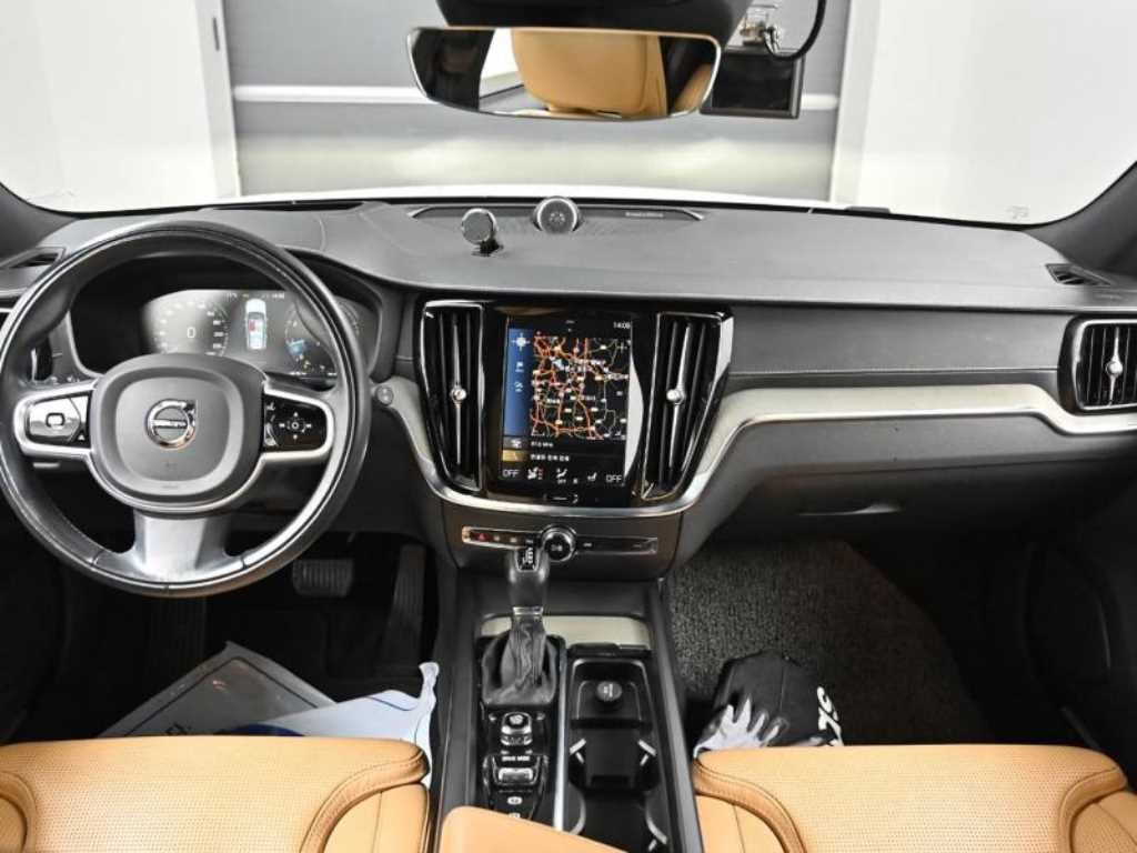 볼보 V60 V60 크로스 컨트리 2세대 2.0 T5 프로 AWD 이미지 7