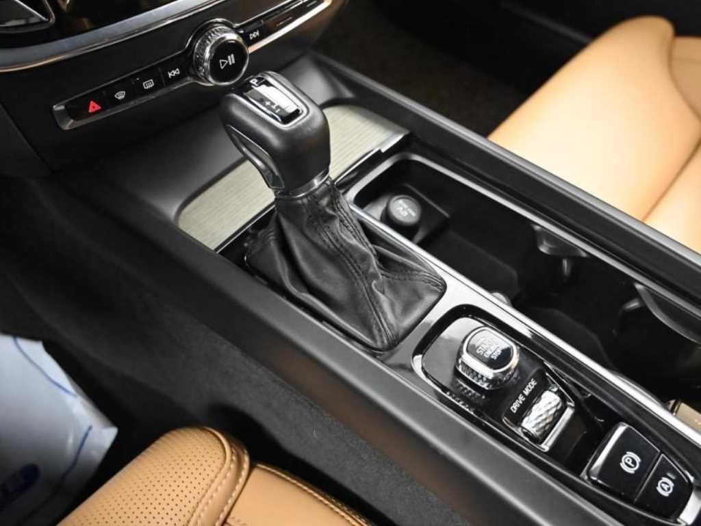 볼보 V60 V60 크로스 컨트리 2세대 2.0 T5 프로 AWD 이미지 9