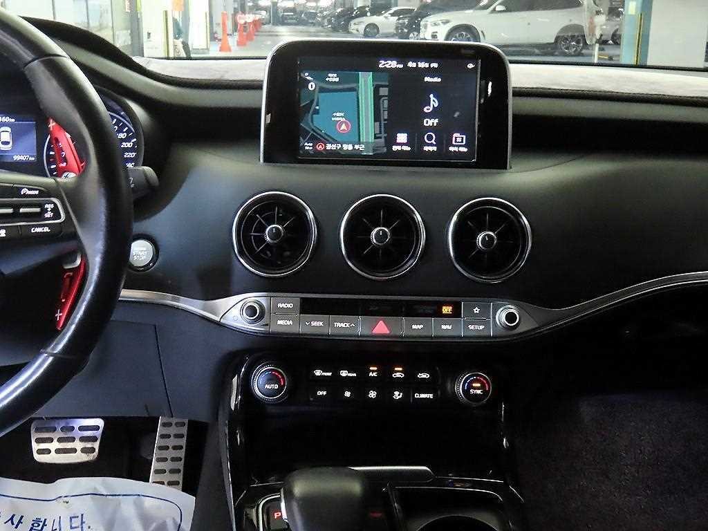기아 스팅어 가솔린 2.0 터보 AWD 플래티넘 이미지 11