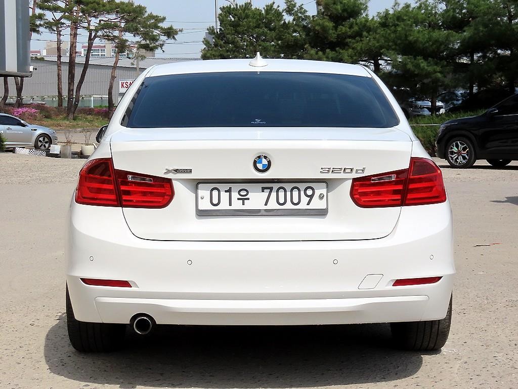 BMW 3시리즈 3시리즈 (F30) 320d xDrive 이미지 4