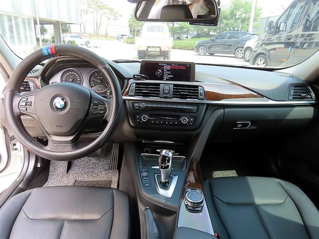 BMW 3시리즈 3시리즈 (F30) 320d xDrive 이미지 7