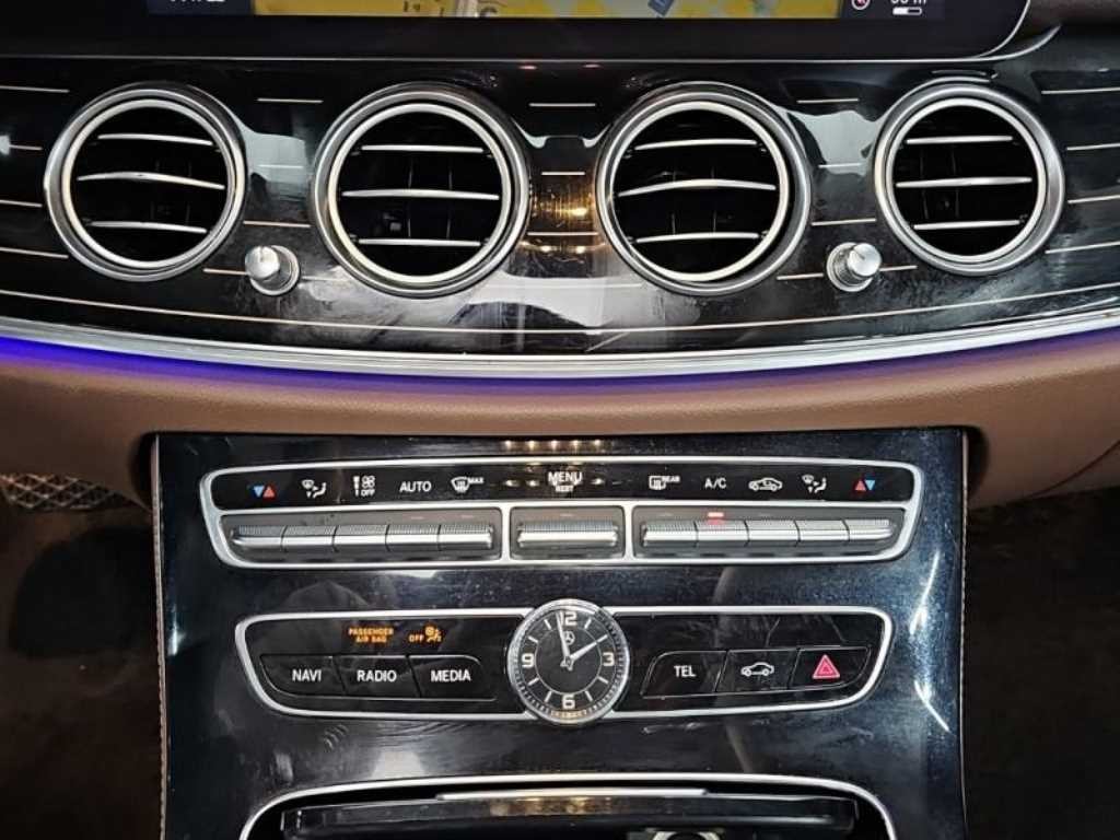 벤츠 E 클래스 E-클래스 W213 E400 4MATIC 익스클루시브 이미지 10