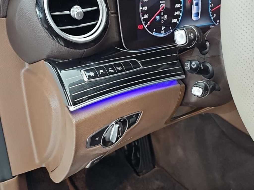벤츠 E 클래스 E-클래스 W213 E400 4MATIC 익스클루시브 이미지 15