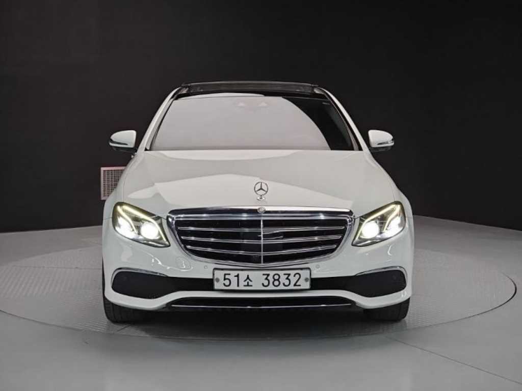 벤츠 E 클래스 E-클래스 W213 E400 4MATIC 익스클루시브 이미지 2