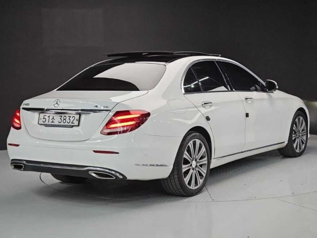 벤츠 E 클래스 E-클래스 W213 E400 4MATIC 익스클루시브 이미지 3