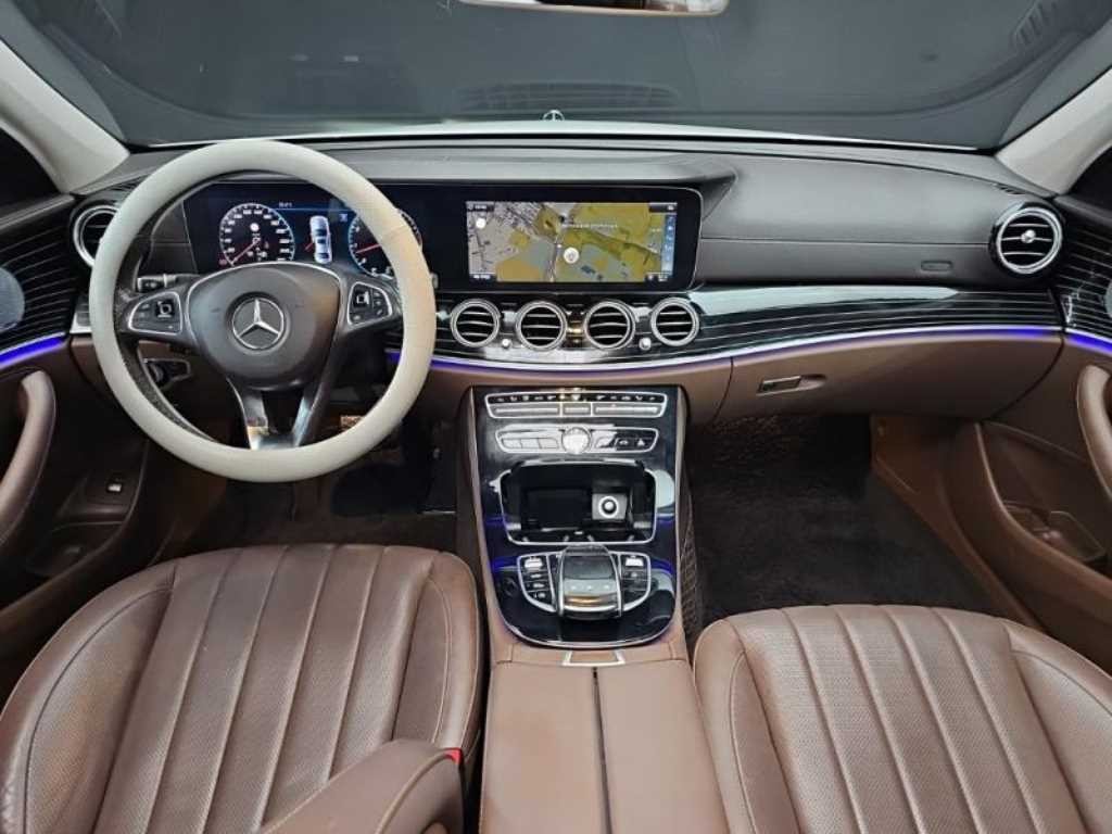 벤츠 E 클래스 E-클래스 W213 E400 4MATIC 익스클루시브 이미지 5