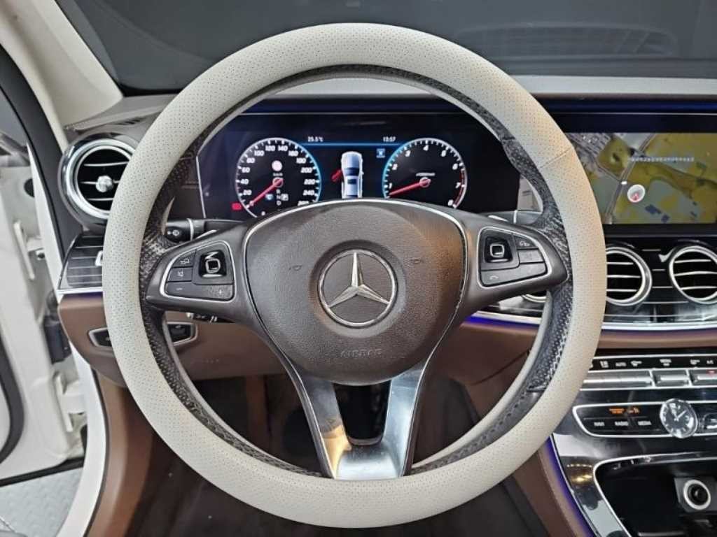 벤츠 E 클래스 E-클래스 W213 E400 4MATIC 익스클루시브 이미지 7